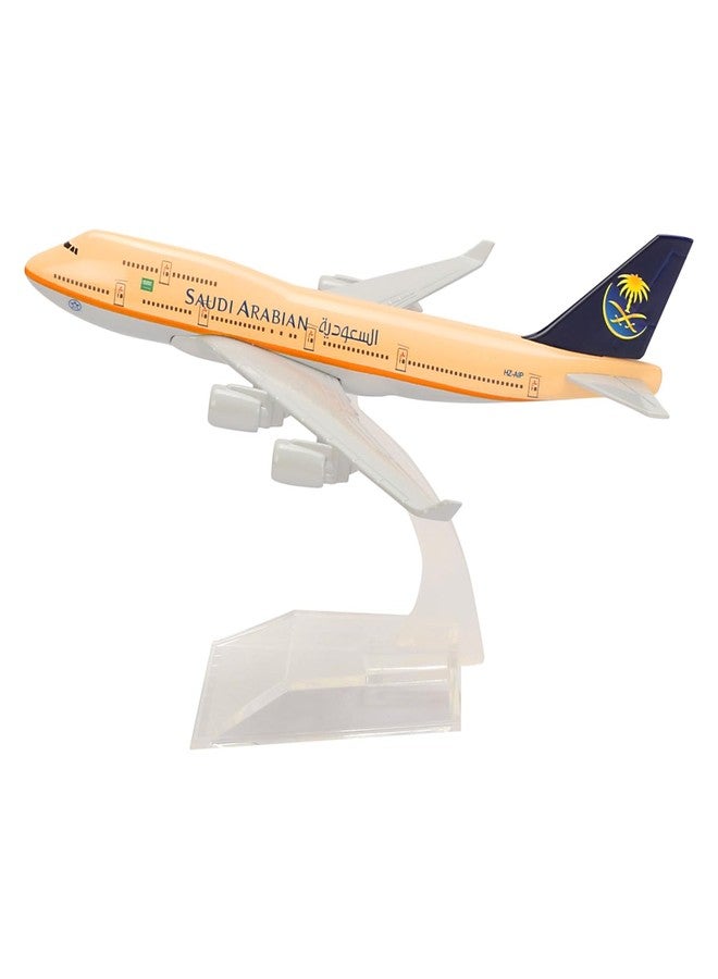 ARTVARKO Aeroplane Saudi Arabian Airlines Scale Model Die Cast Metal Boeing 777 Aircraft Highly Detailed Replica Gift for Aviation Enthusiasts Multicolor 16 CM - Image 2